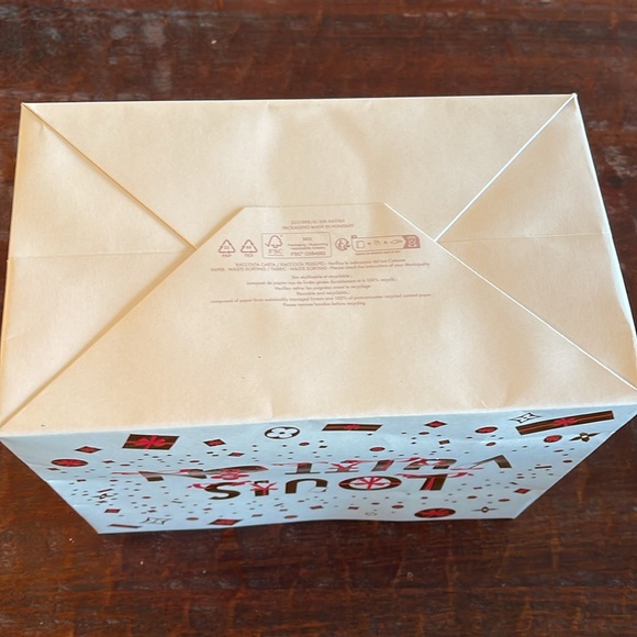 Brand New Louis Vuitton Christmas 2023 Shopping Gift Bag 9.75” x 8.25” x 6” - Picture 5 of 5